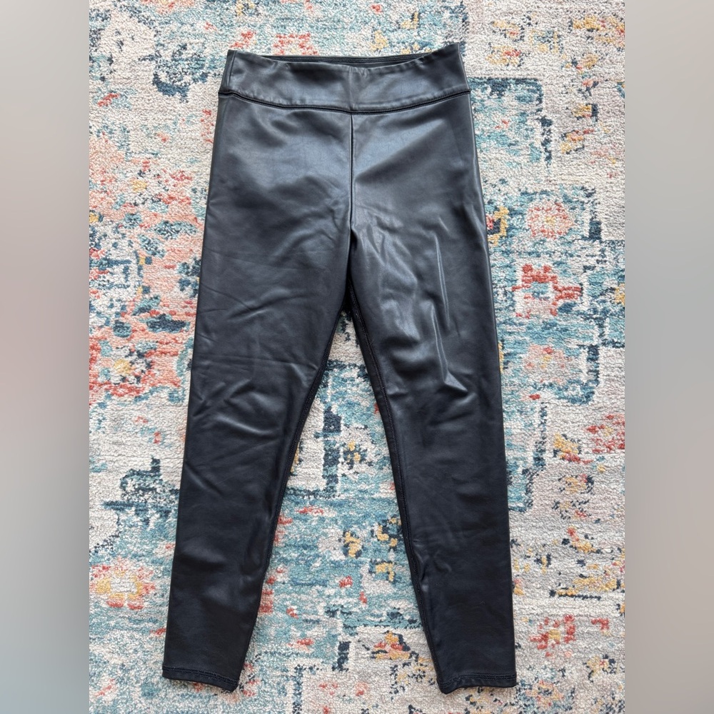 Abercrombie & Fitch Vegan Leather Leggings
Size Medium